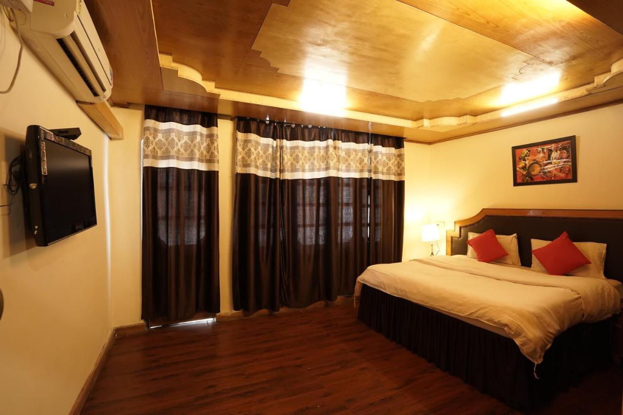 Royal Palace Resort Bhagsunag Dharamshala Bagian luar foto