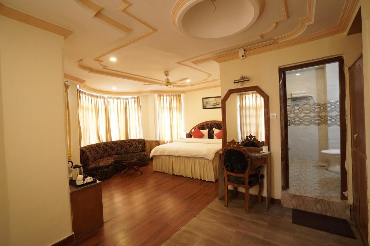 Royal Palace Resort Bhagsunag Dharamshala Bagian luar foto